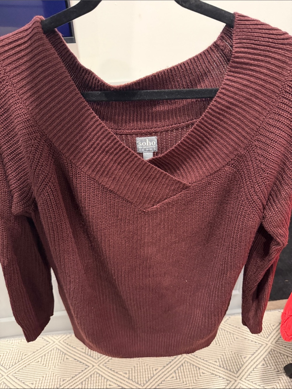 SOHO Women's V-Neck Ribbed Sweater in Wine